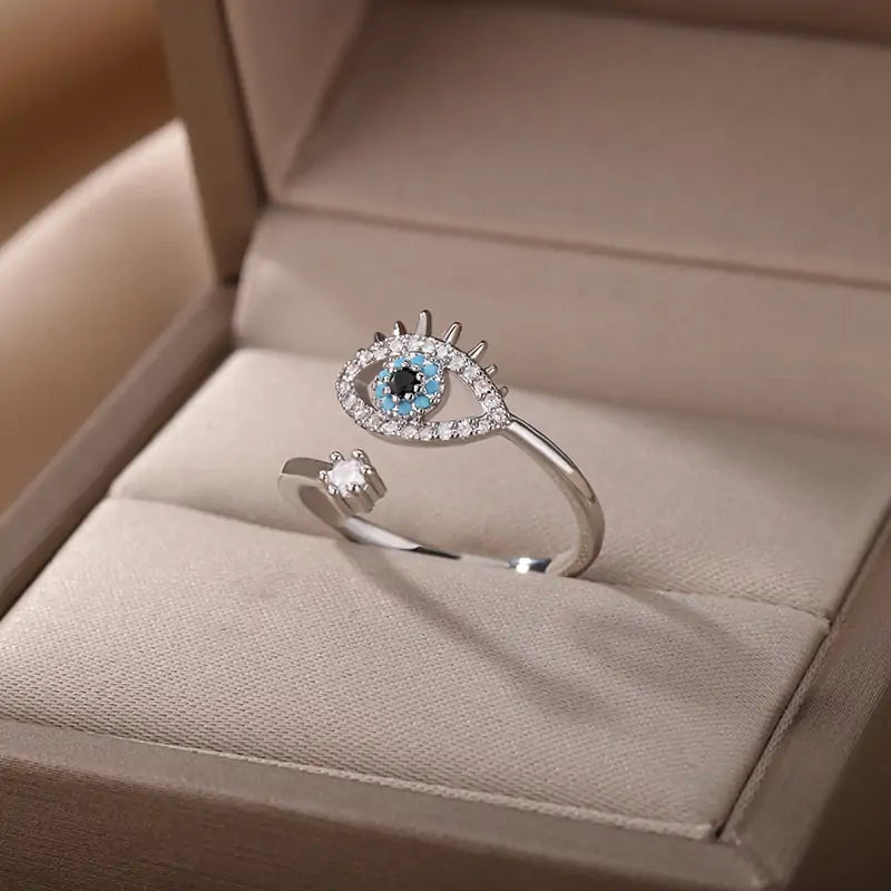 Türkische blaue Ringe mit bösem Blick
