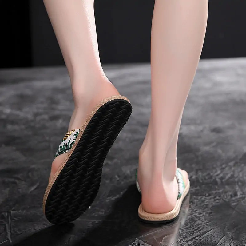 Geflochtene Strand-Flip-Flops