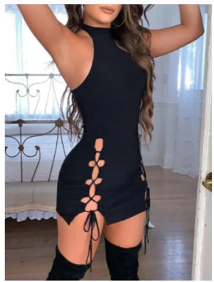 Einfarbiges schwarzes Mini-Clubkleid mit Schnürung
