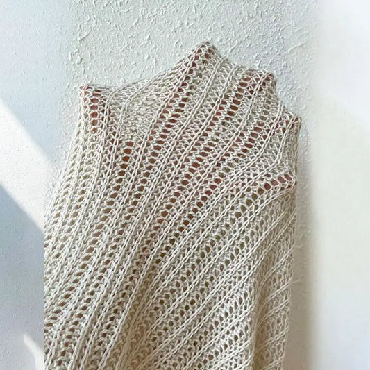 Einfarbiges gestricktes Strandkleid