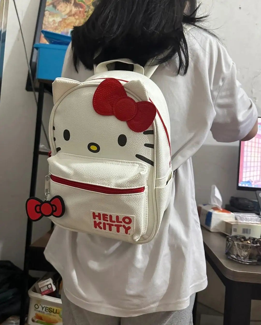 Rot-weiße Rucksacktasche mit Schleife