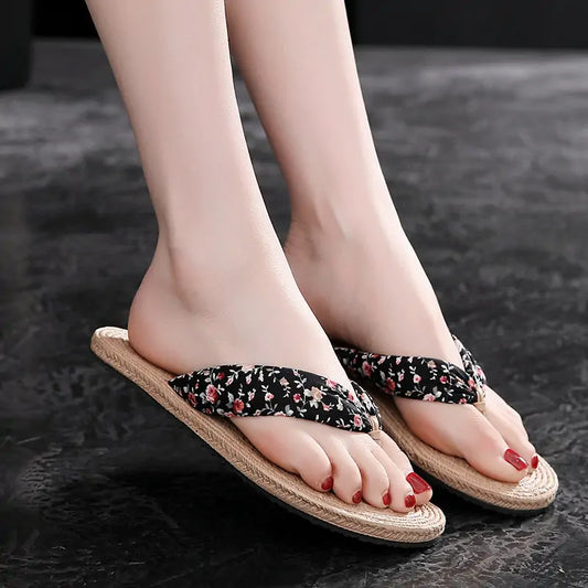 Geflochtene Strand-Flip-Flops
